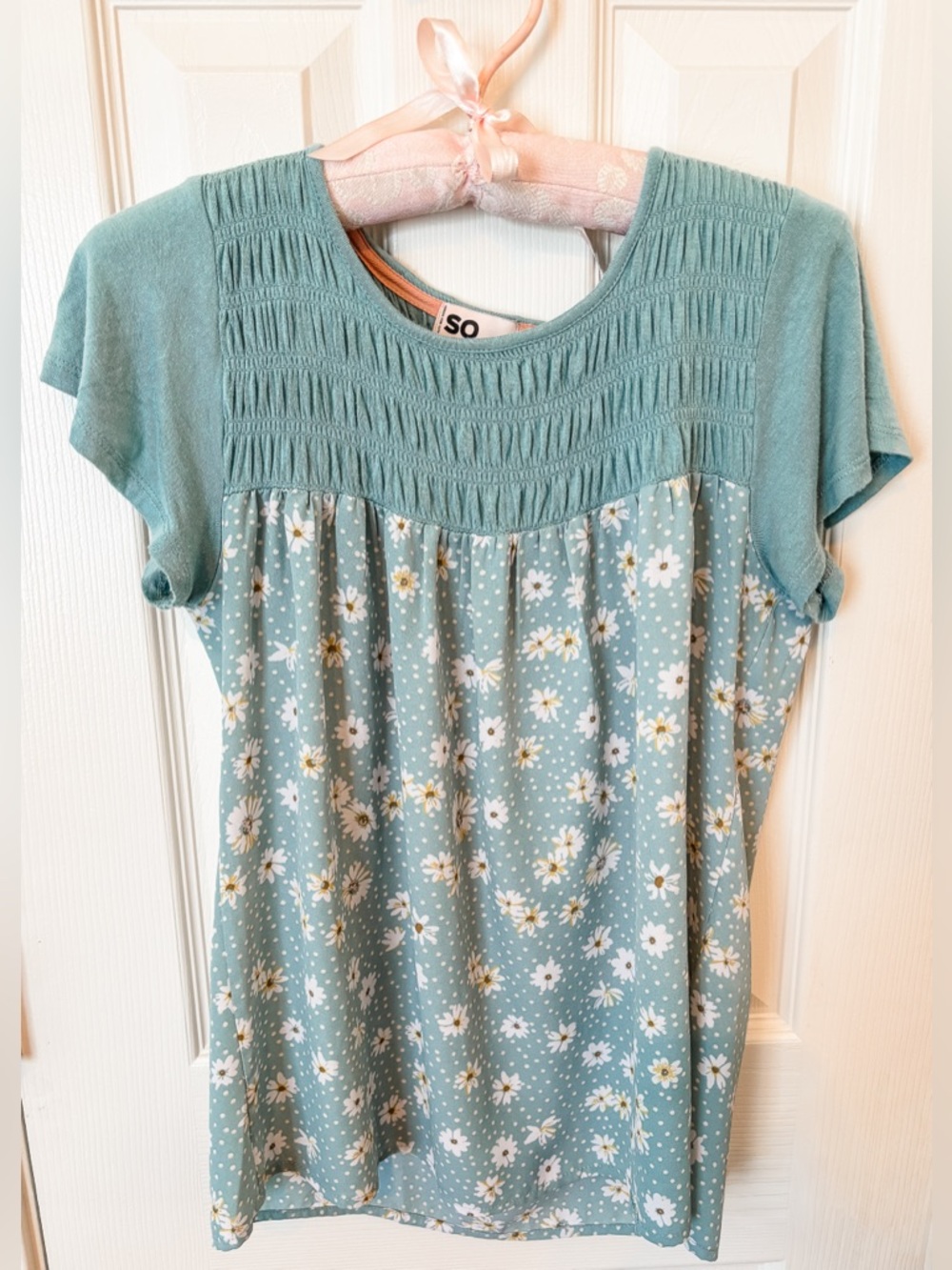SO Teal Daisy Short Sleeve Top with Smocked Yoke Medium